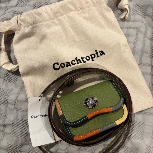 Coachtopia Handbags - Green Coachtopia NWT Mini Coach Crossbody Leather Bag & Strap, Unused/Brand New
